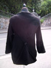 Vue de dos, version veste